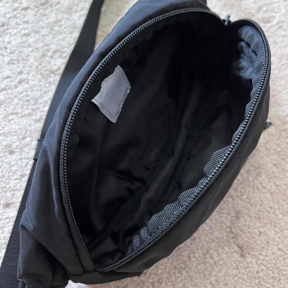 Adidas Black White Fanny Pack Waist Belt Bag Crossbody Unisex Travel Sports - Picture 7 of 9